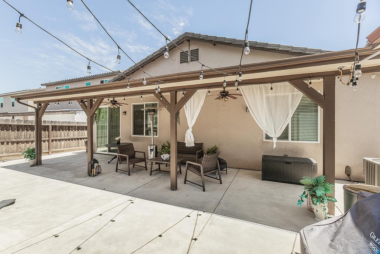 1197 S Apricot Ave, Fresno, CA 93727