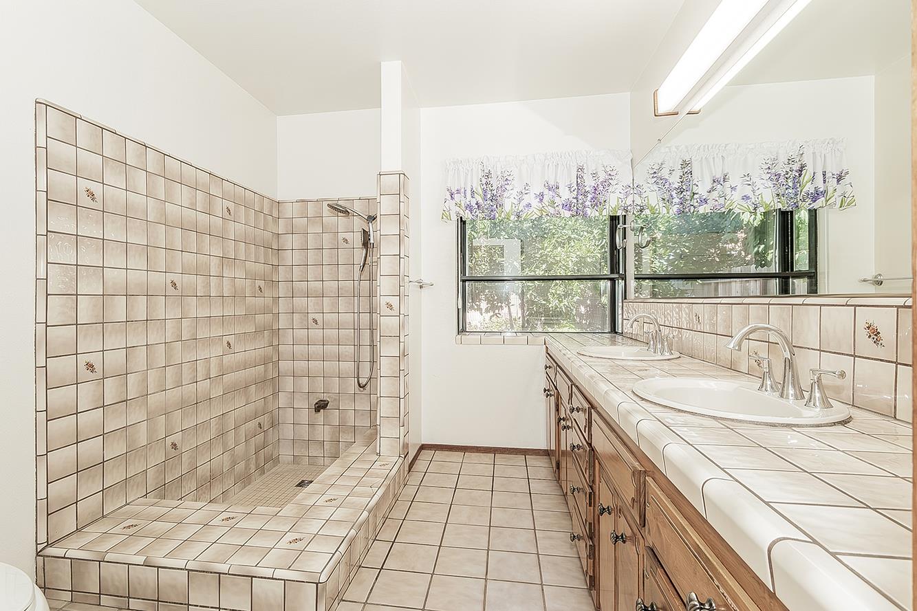 7909 N Archie Ave, Fresno, CA 93720