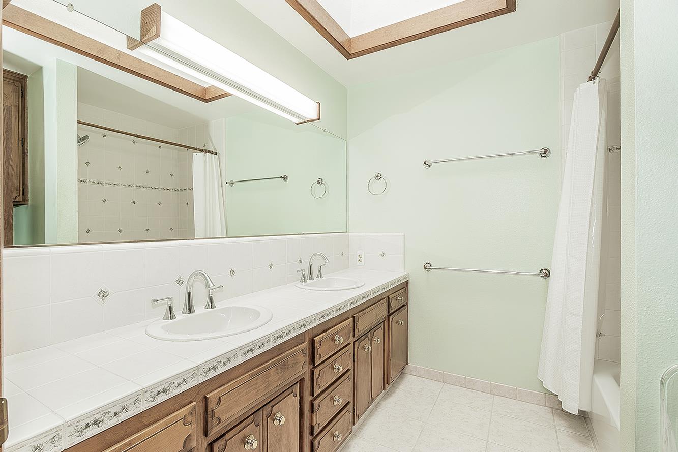 7909 N Archie Ave, Fresno, CA 93720