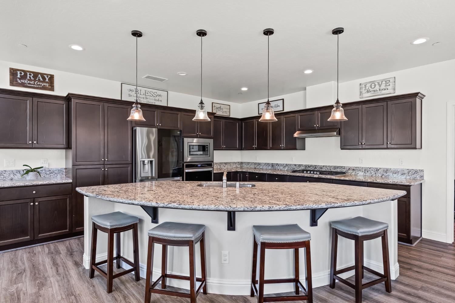 4183 Finchwood Ave, Clovis, CA 93619