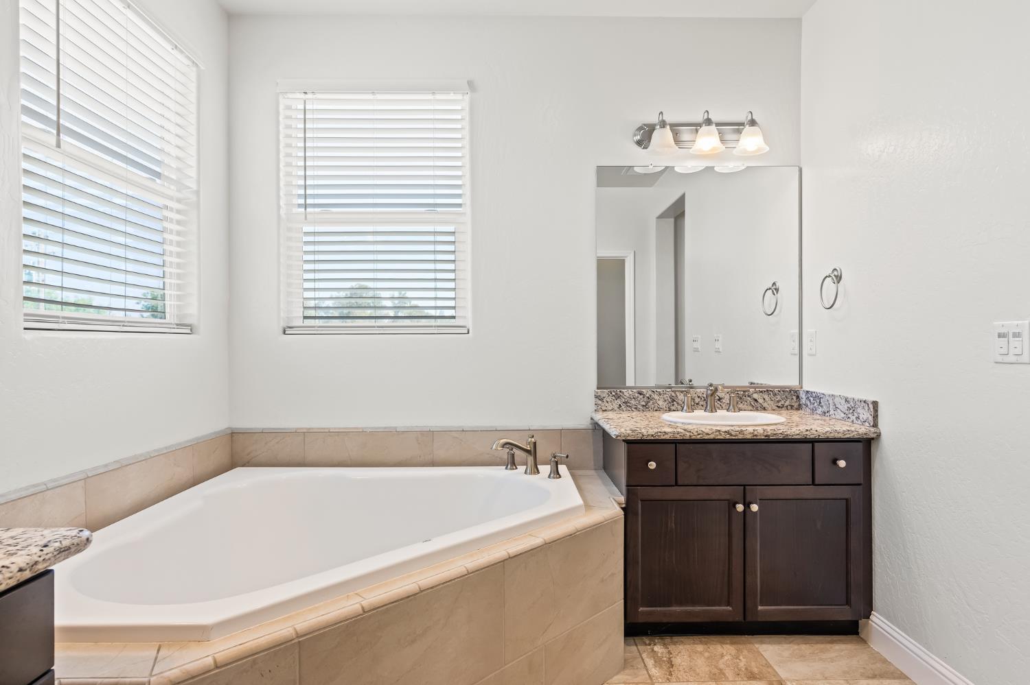 4183 Finchwood Ave, Clovis, CA 93619
