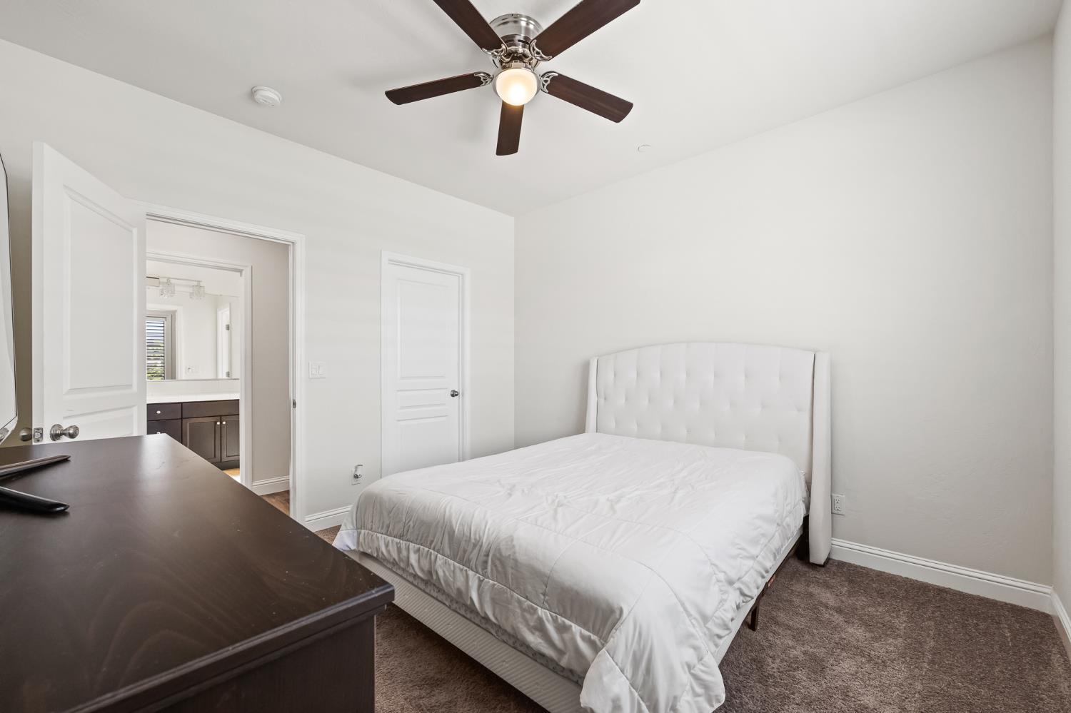 4183 Finchwood Ave, Clovis, CA 93619