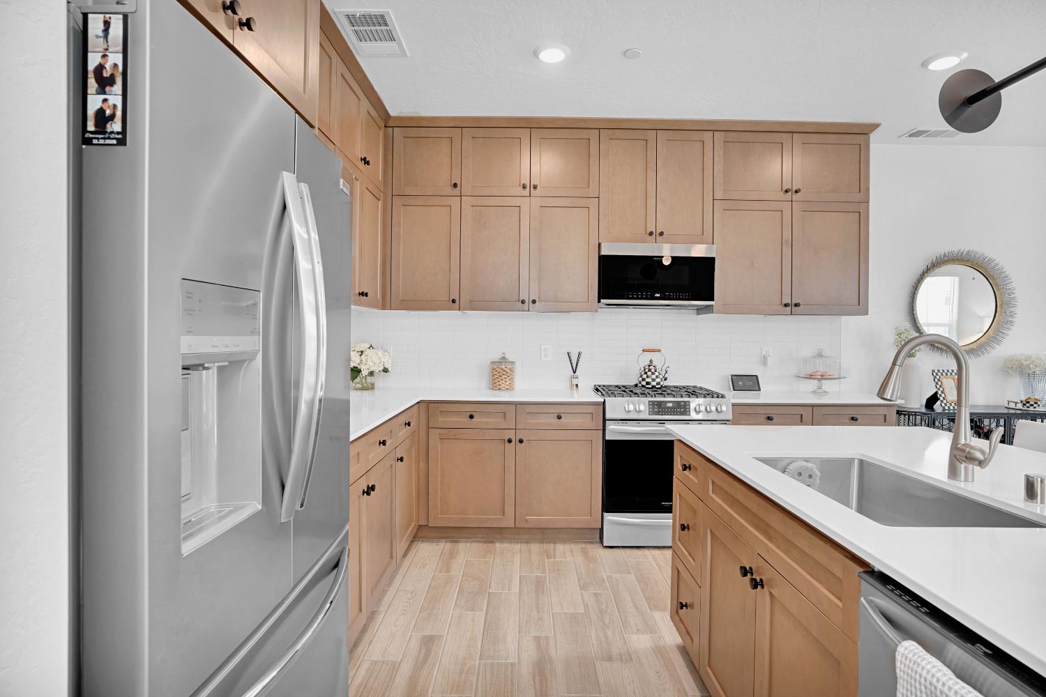 2702 E Teaberry Dr, Fresno, CA 93730
