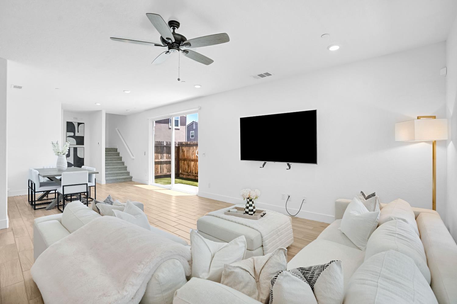 2702 E Teaberry Dr, Fresno, CA 93730