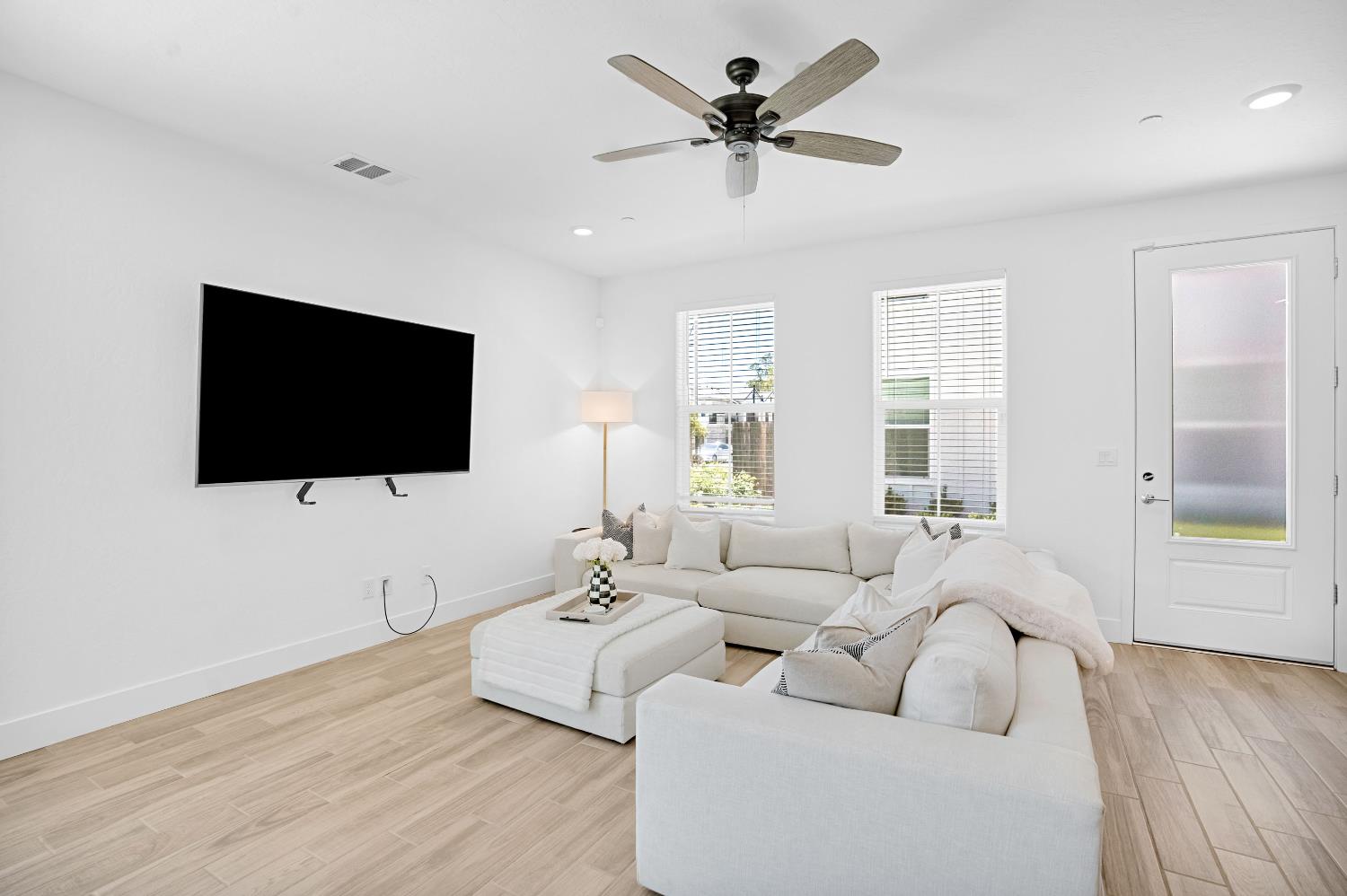 2702 E Teaberry Dr, Fresno, CA 93730