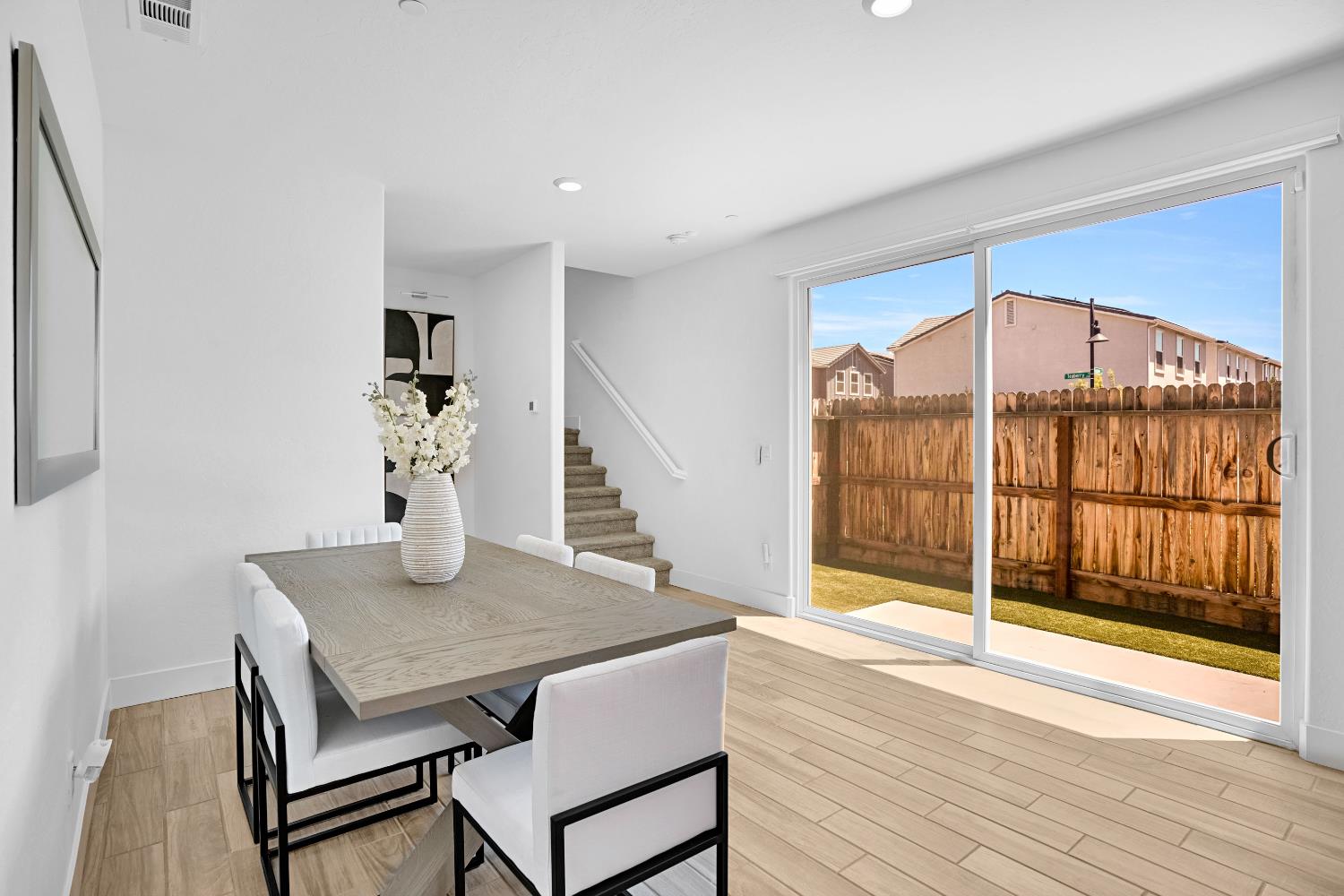 2702 E Teaberry Dr, Fresno, CA 93730