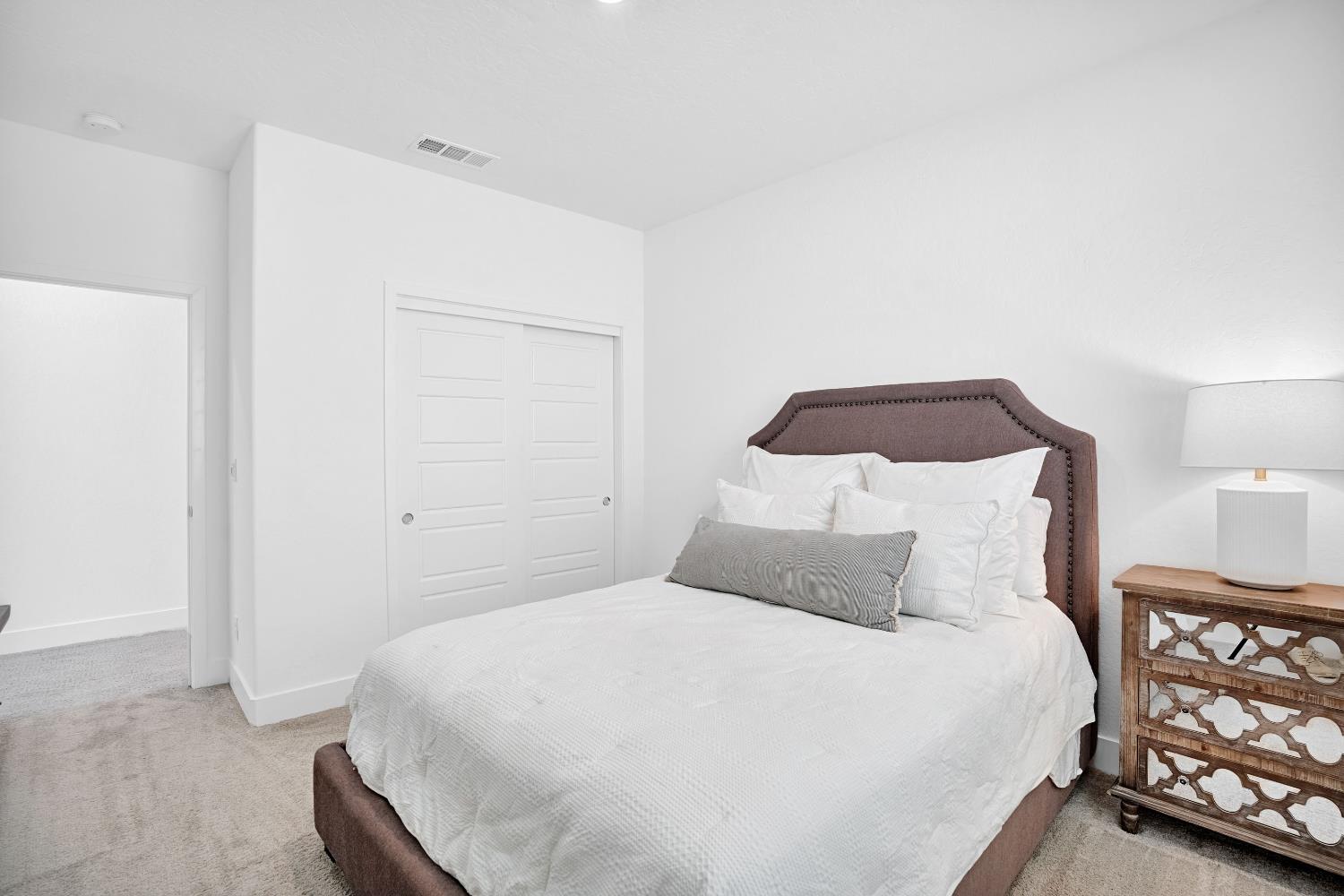 2702 E Teaberry Dr, Fresno, CA 93730