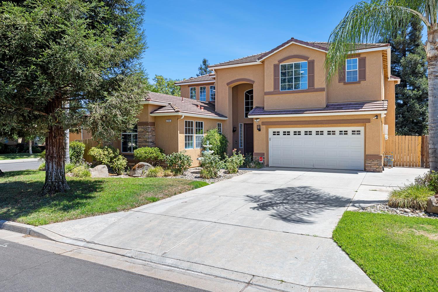 2707 E Omaha Ave, Fresno, CA 93720
