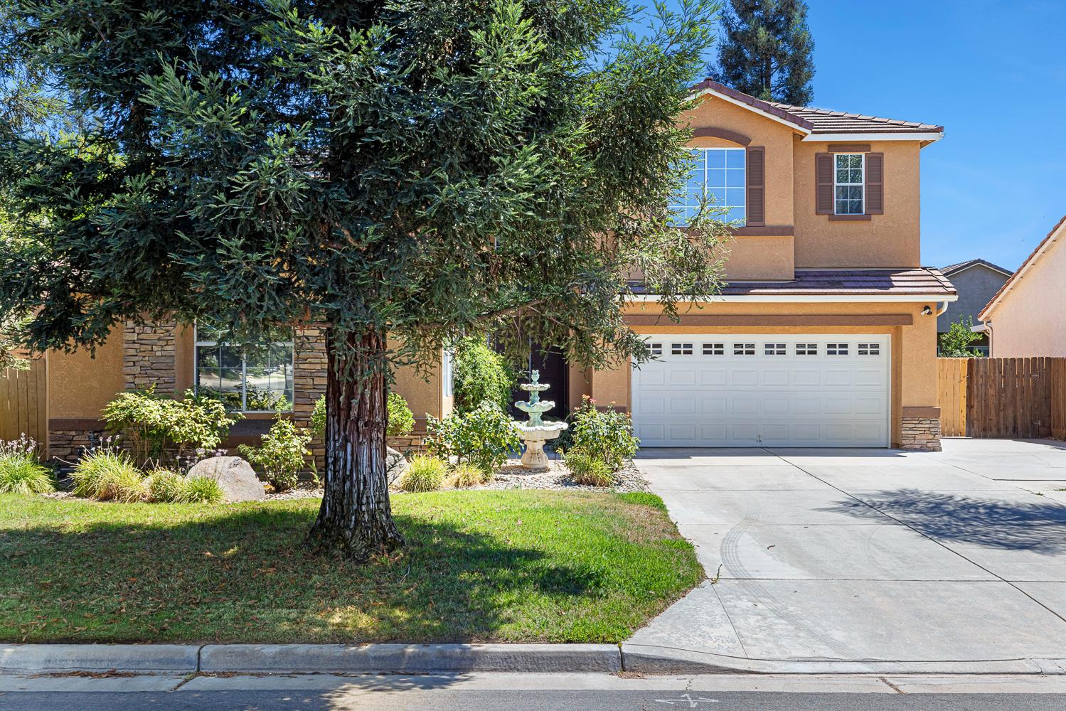 2707 E Omaha Ave, Fresno, CA 93720