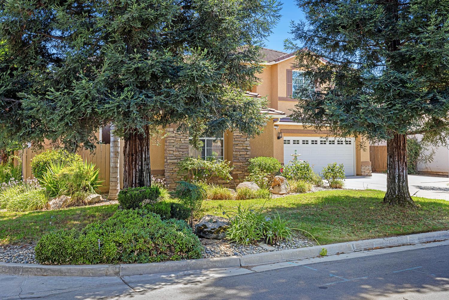 2707 E Omaha Ave, Fresno, CA 93720