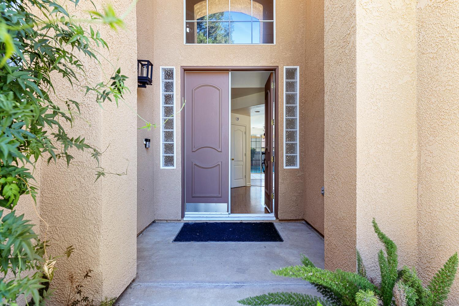 2707 E Omaha Ave, Fresno, CA 93720