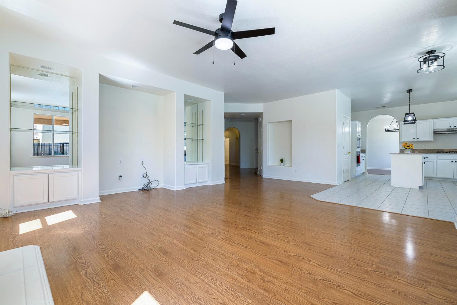 2707 E Omaha Ave, Fresno, CA 93720