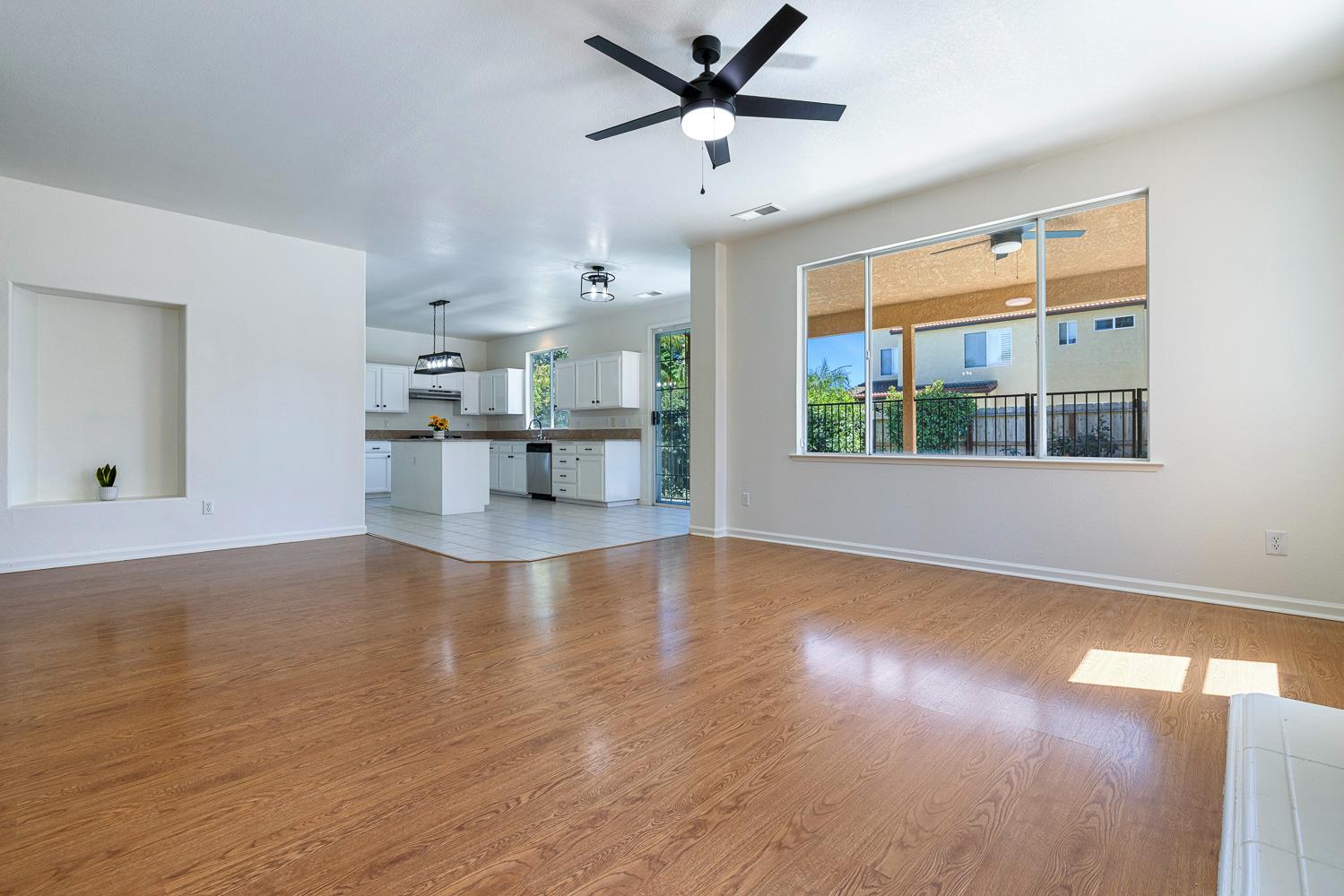 2707 E Omaha Ave, Fresno, CA 93720
