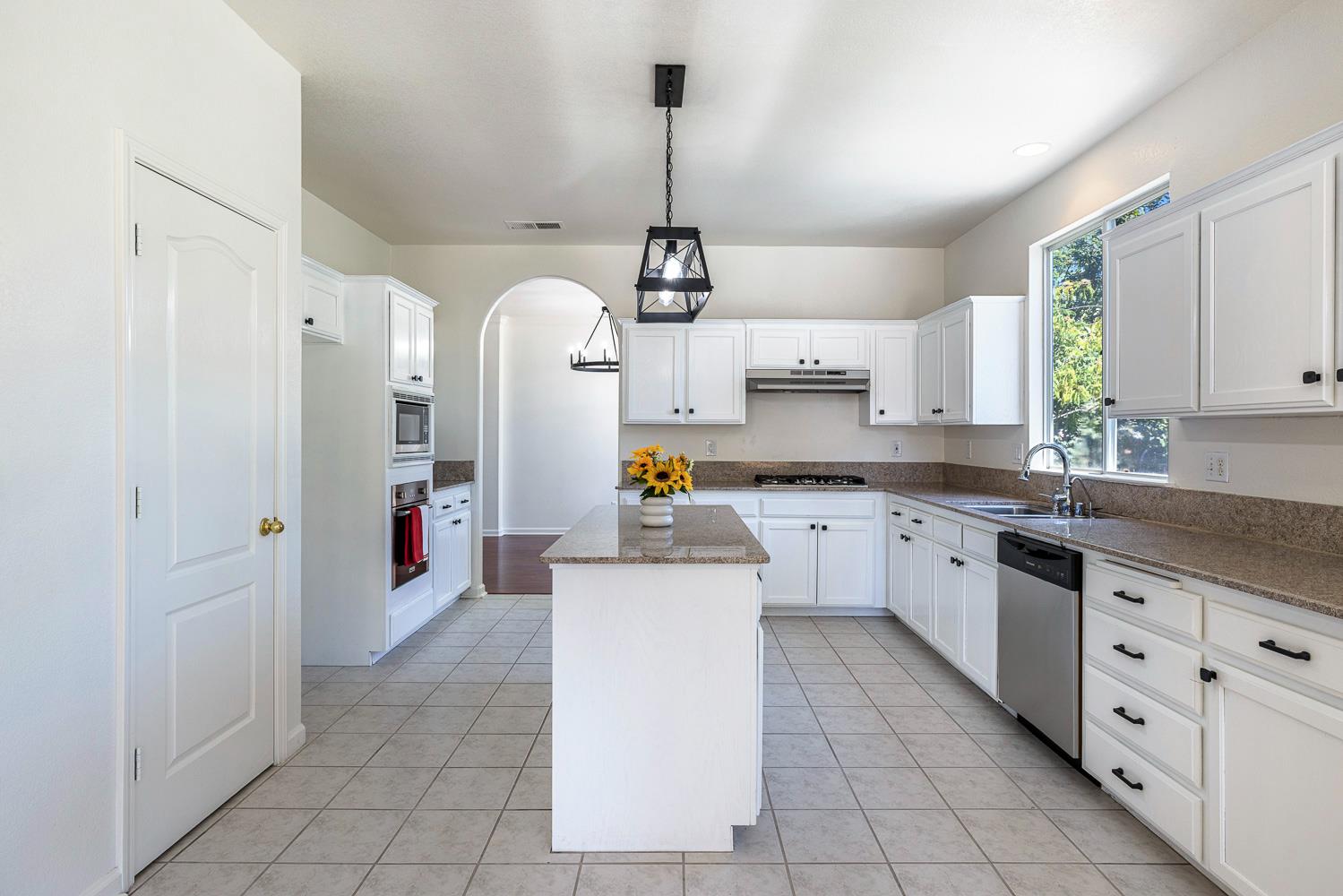 2707 E Omaha Ave, Fresno, CA 93720