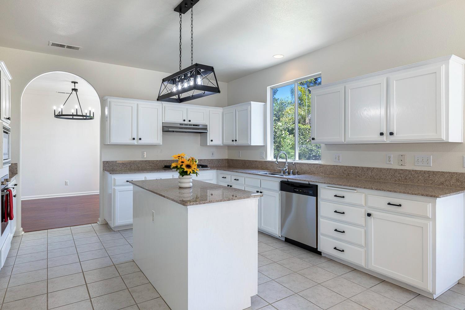 2707 E Omaha Ave, Fresno, CA 93720