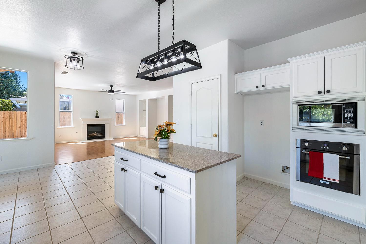 2707 E Omaha Ave, Fresno, CA 93720