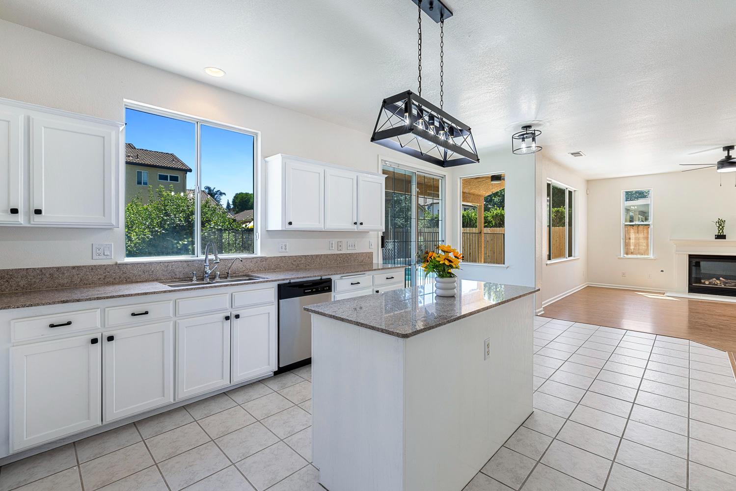 2707 E Omaha Ave, Fresno, CA 93720