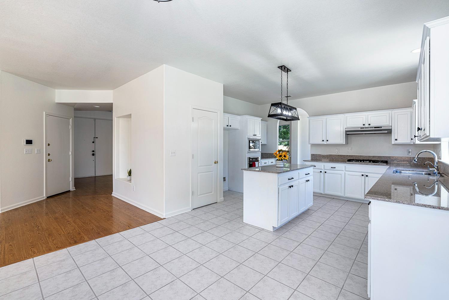 2707 E Omaha Ave, Fresno, CA 93720