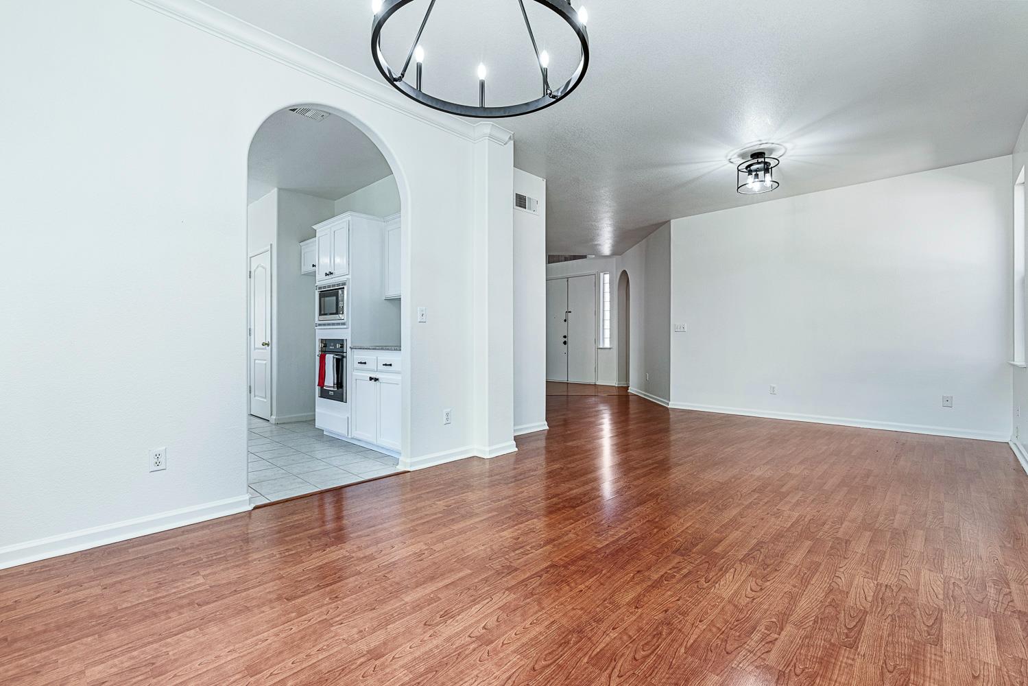 2707 E Omaha Ave, Fresno, CA 93720