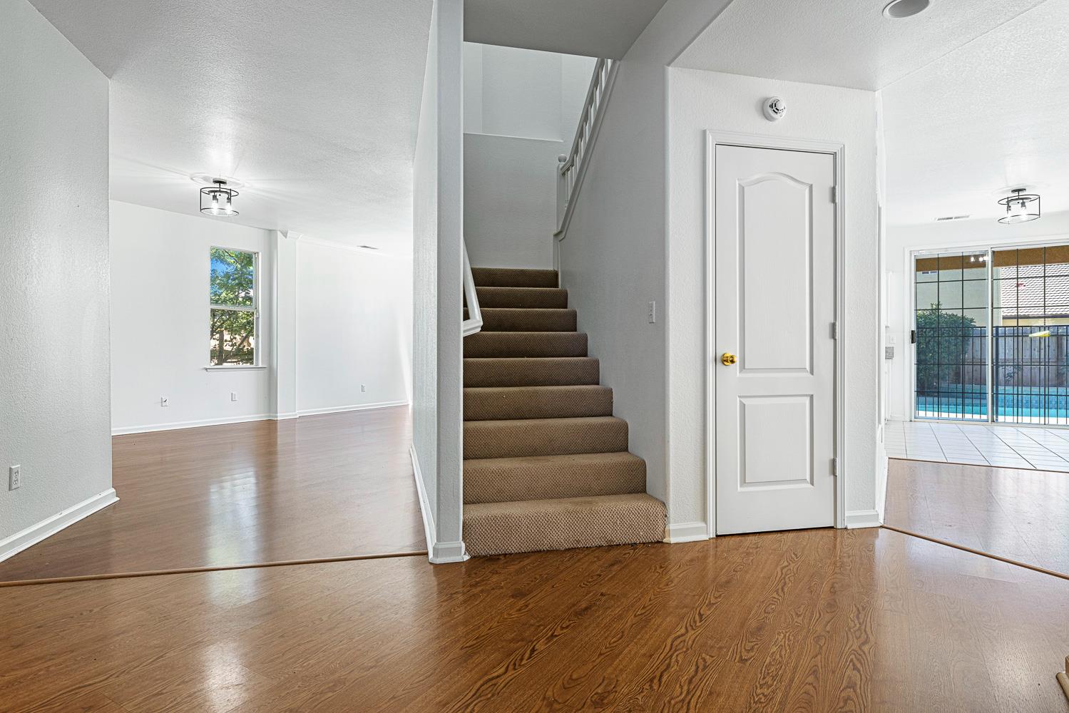2707 E Omaha Ave, Fresno, CA 93720