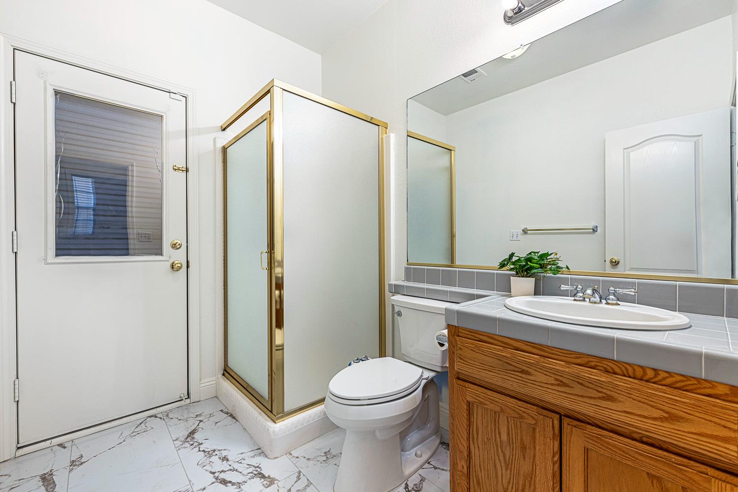 2707 E Omaha Ave, Fresno, CA 93720