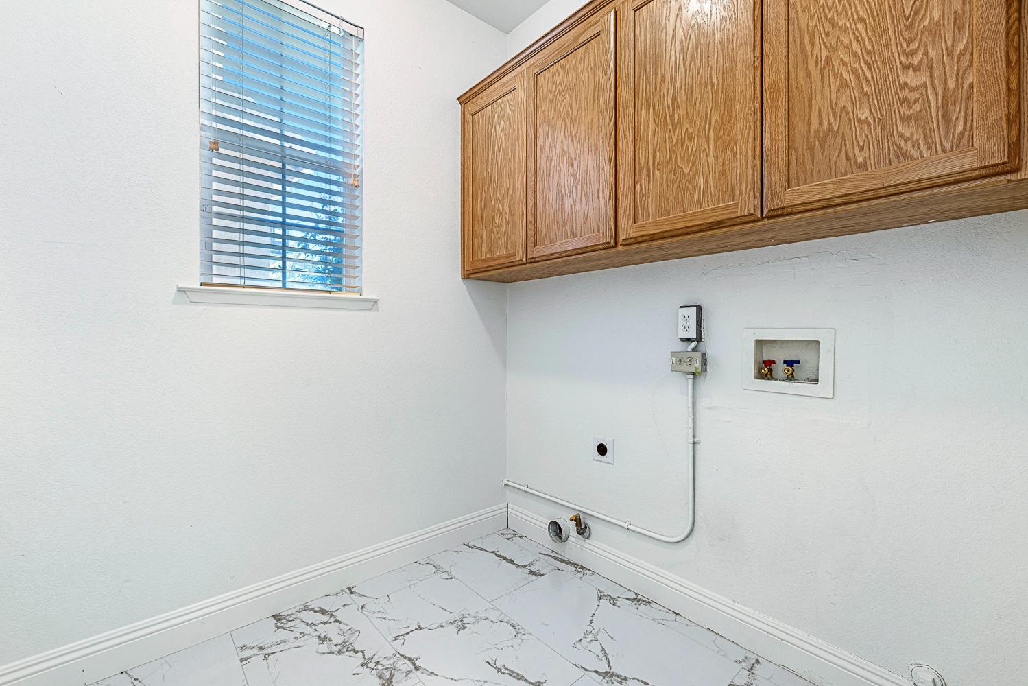 2707 E Omaha Ave, Fresno, CA 93720