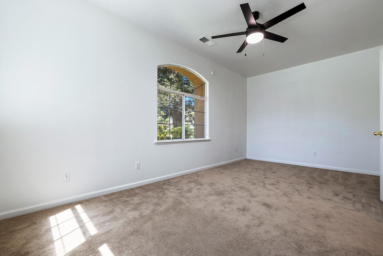 2707 E Omaha Ave, Fresno, CA 93720