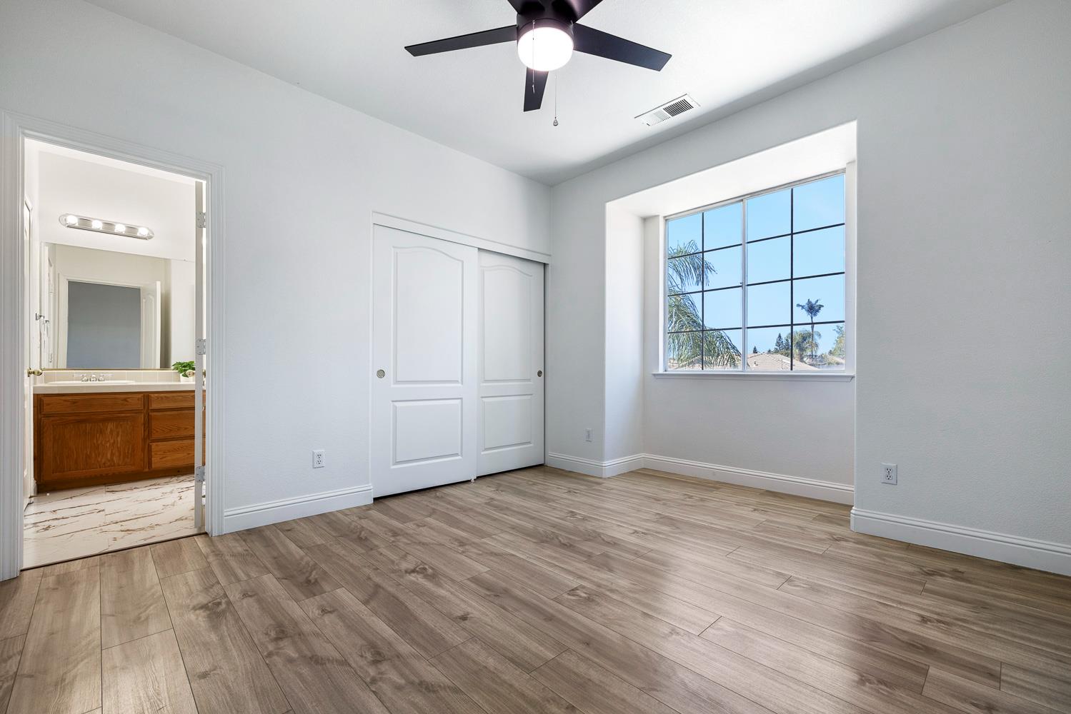 2707 E Omaha Ave, Fresno, CA 93720