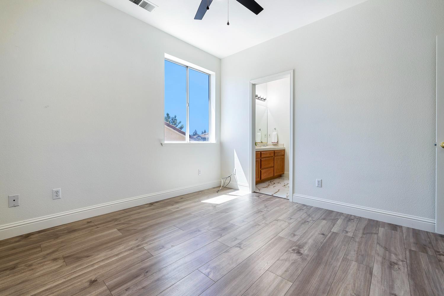 2707 E Omaha Ave, Fresno, CA 93720