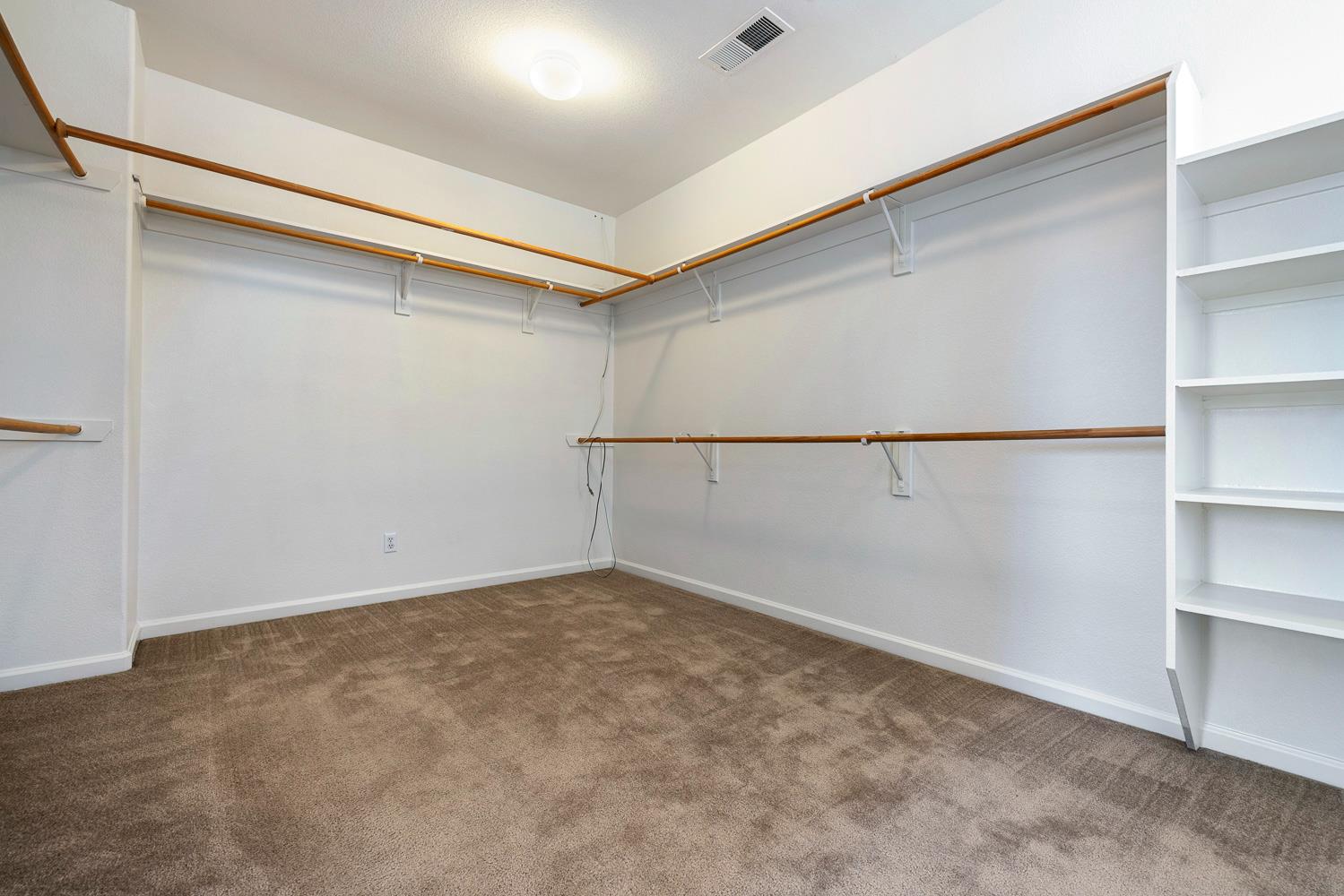 2707 E Omaha Ave, Fresno, CA 93720