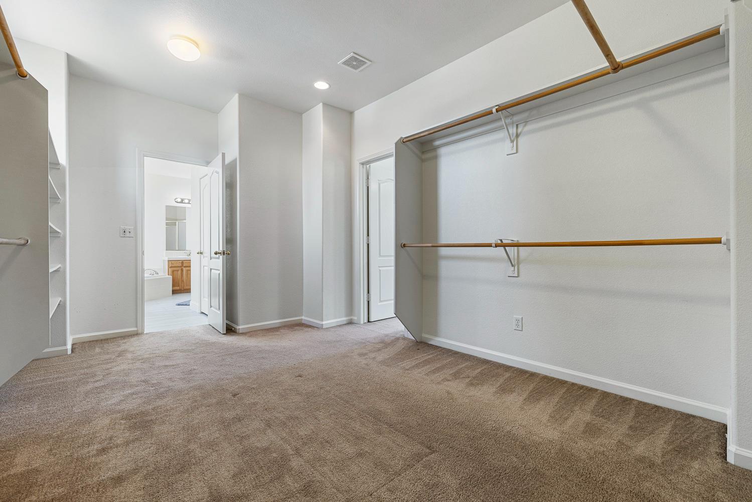 2707 E Omaha Ave, Fresno, CA 93720