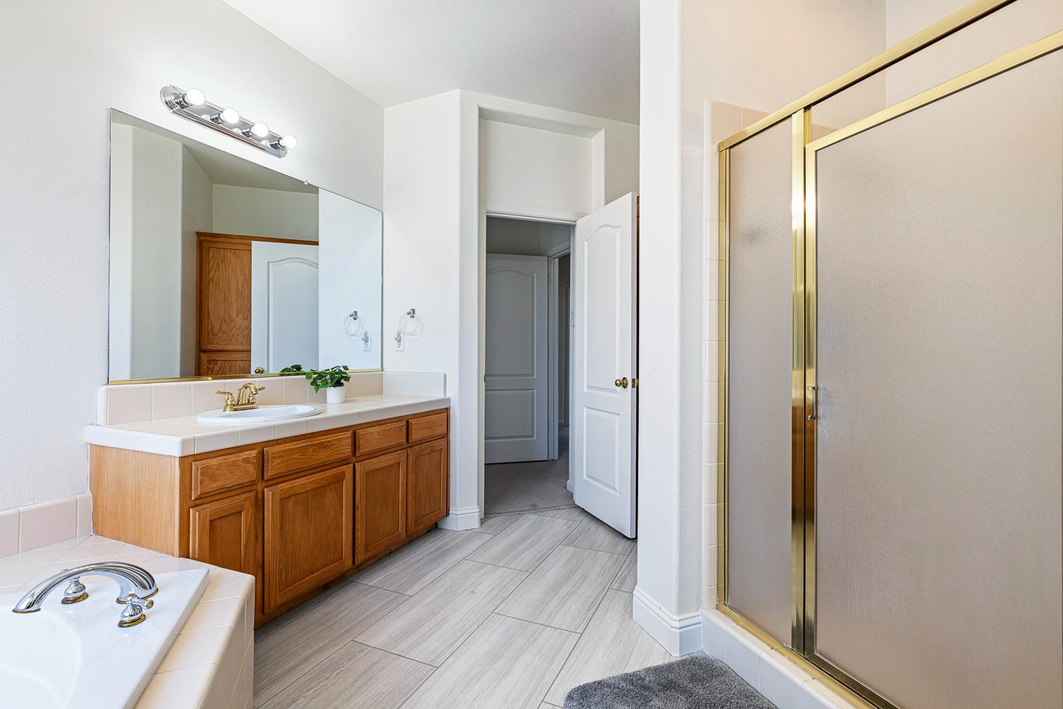 2707 E Omaha Ave, Fresno, CA 93720