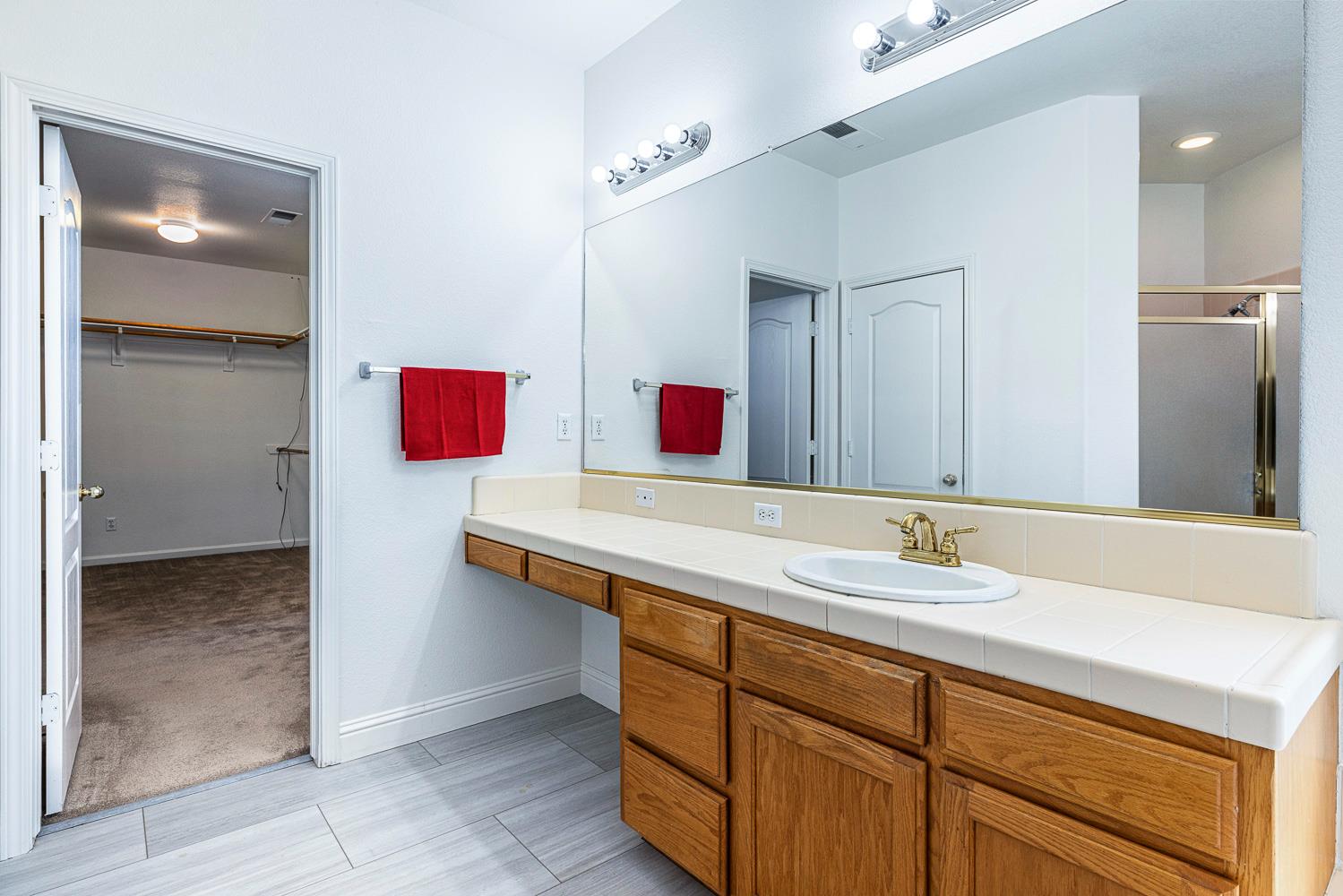 2707 E Omaha Ave, Fresno, CA 93720