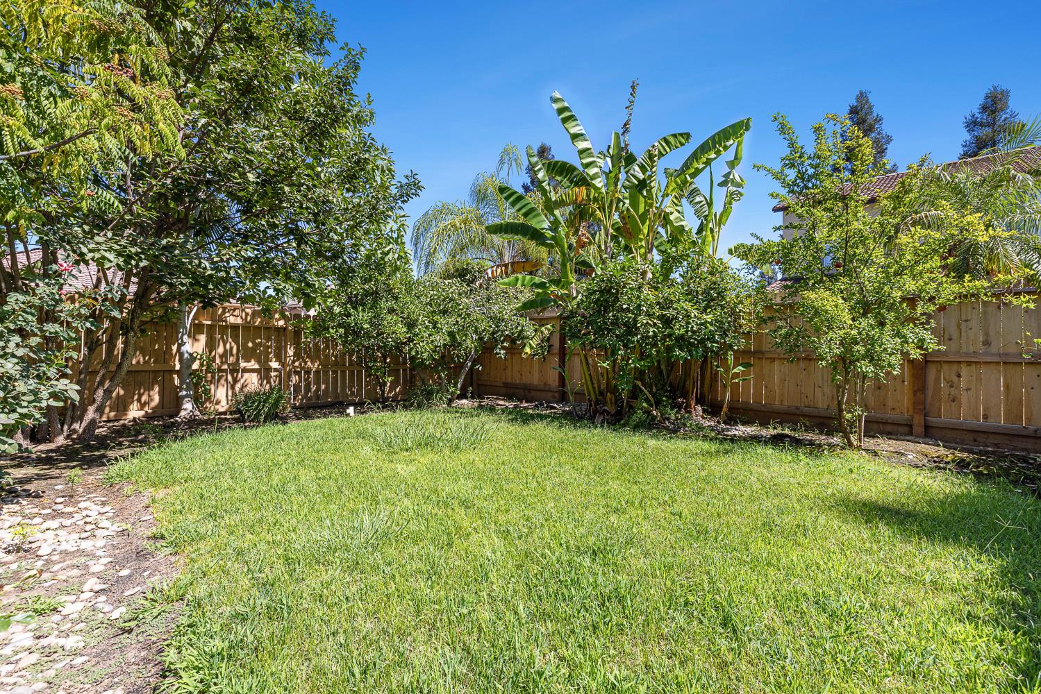 2707 E Omaha Ave, Fresno, CA 93720