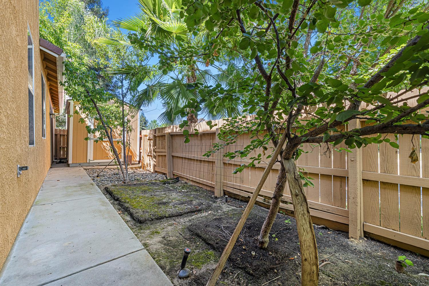 2707 E Omaha Ave, Fresno, CA 93720