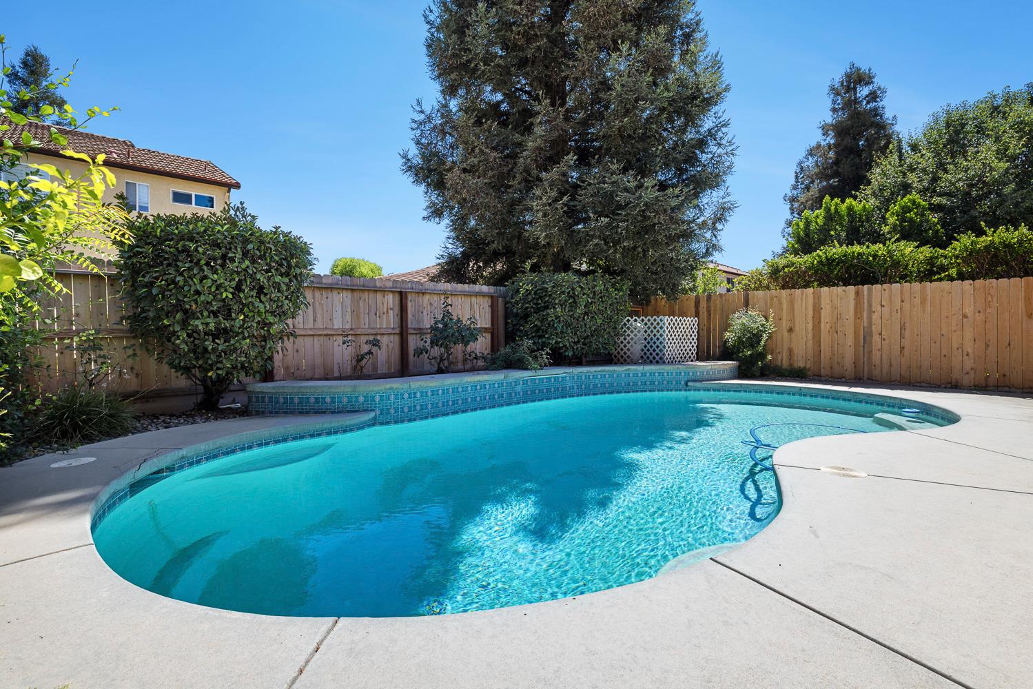 2707 E Omaha Ave, Fresno, CA 93720