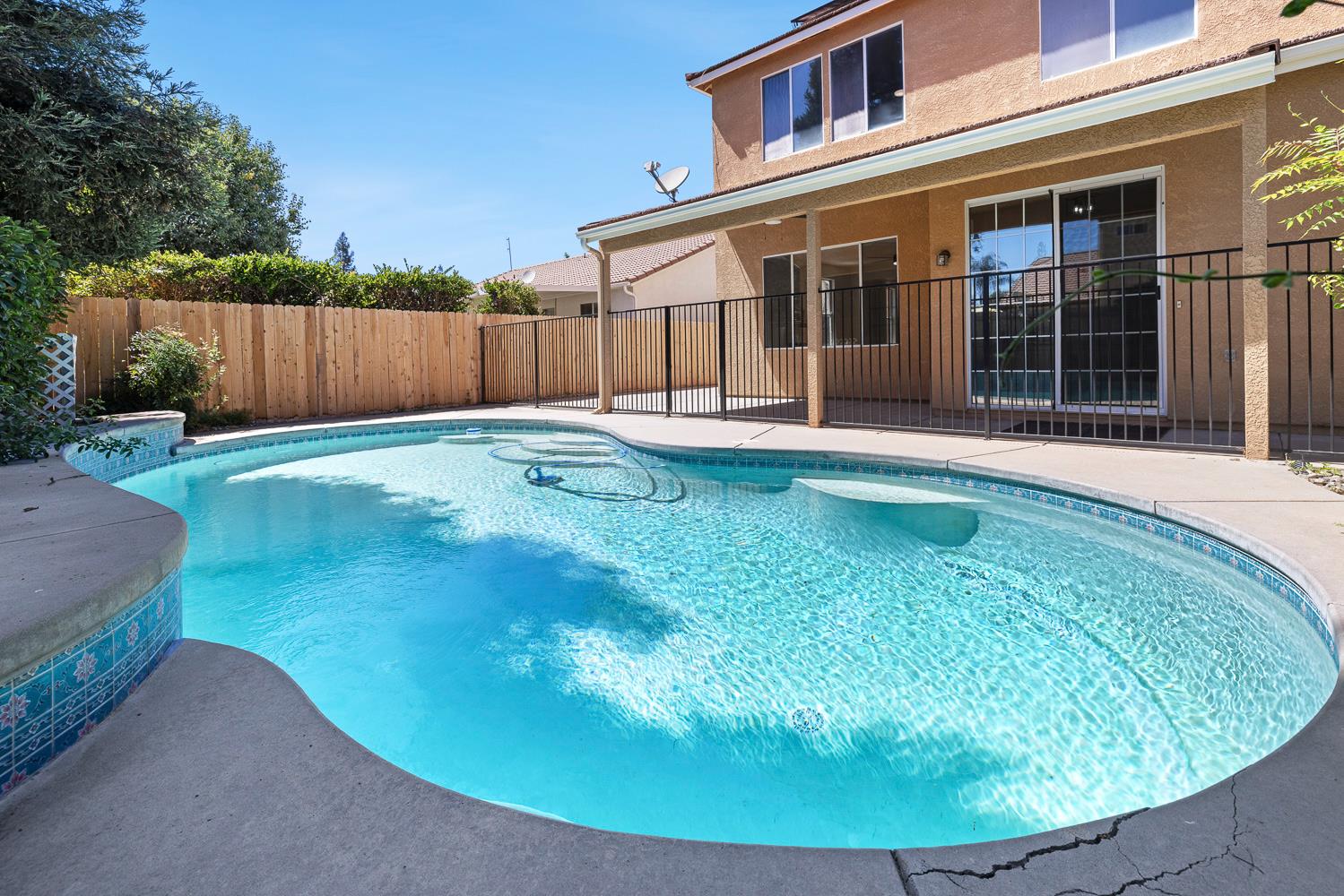 2707 E Omaha Ave, Fresno, CA 93720