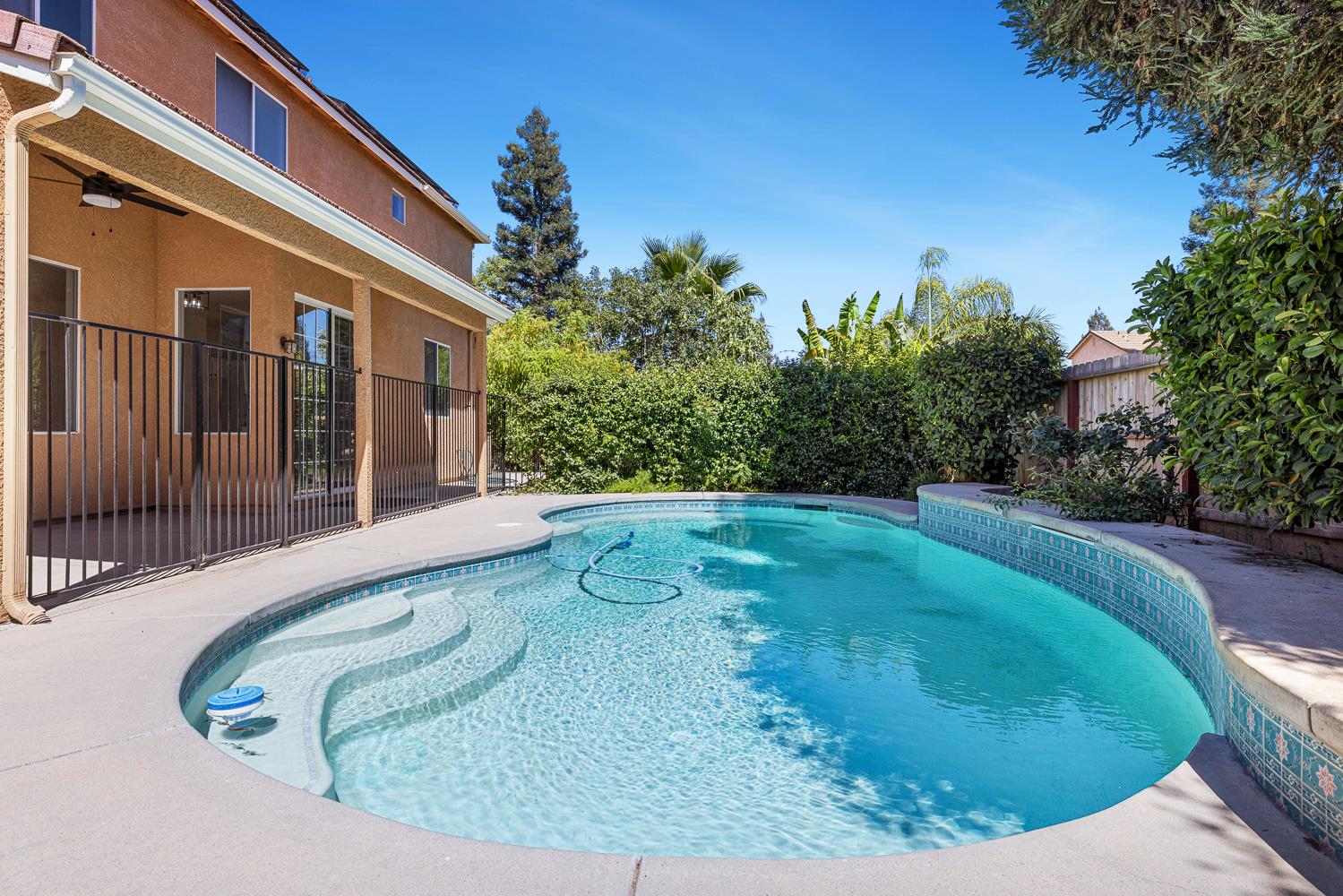 2707 E Omaha Ave, Fresno, CA 93720