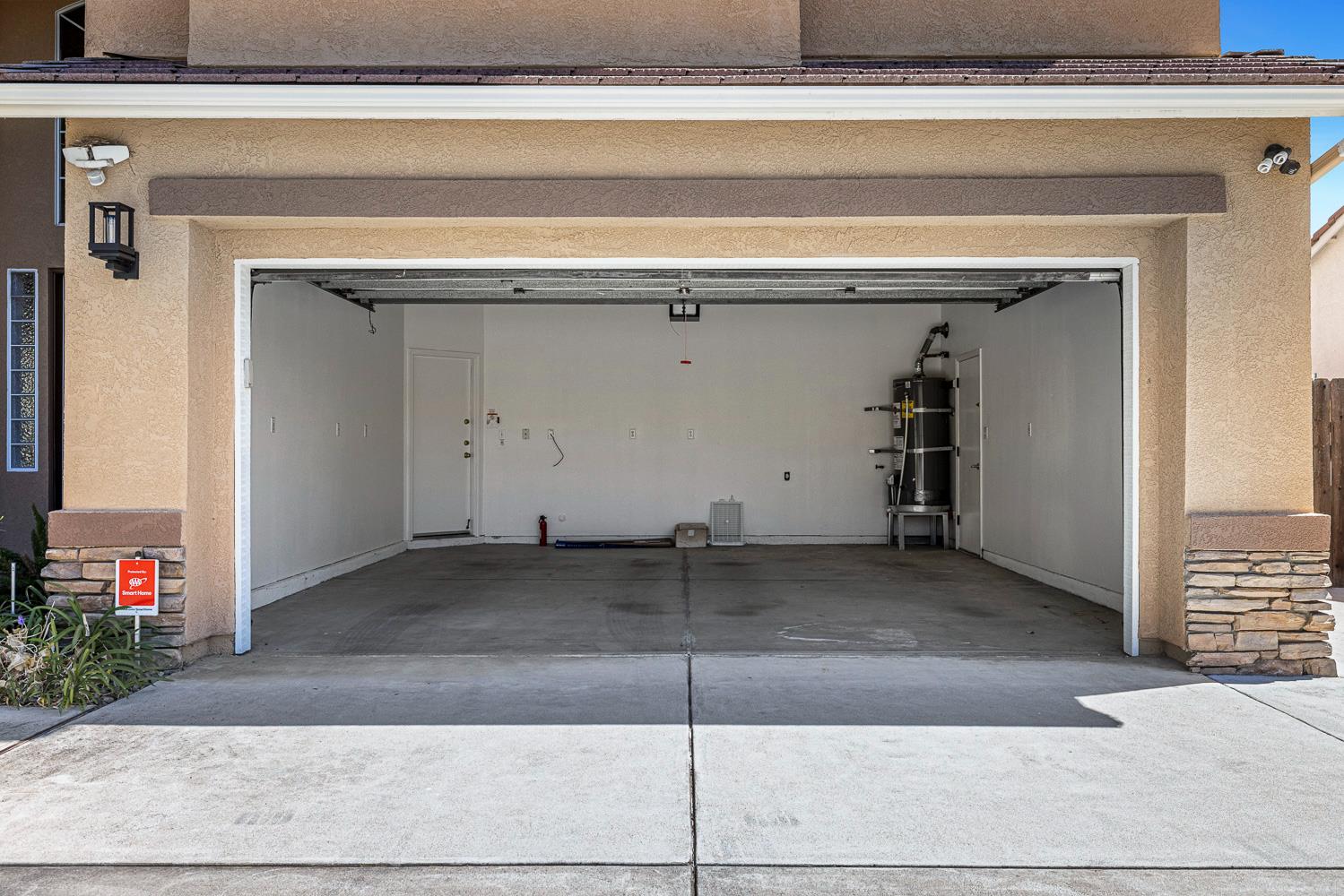 2707 E Omaha Ave, Fresno, CA 93720