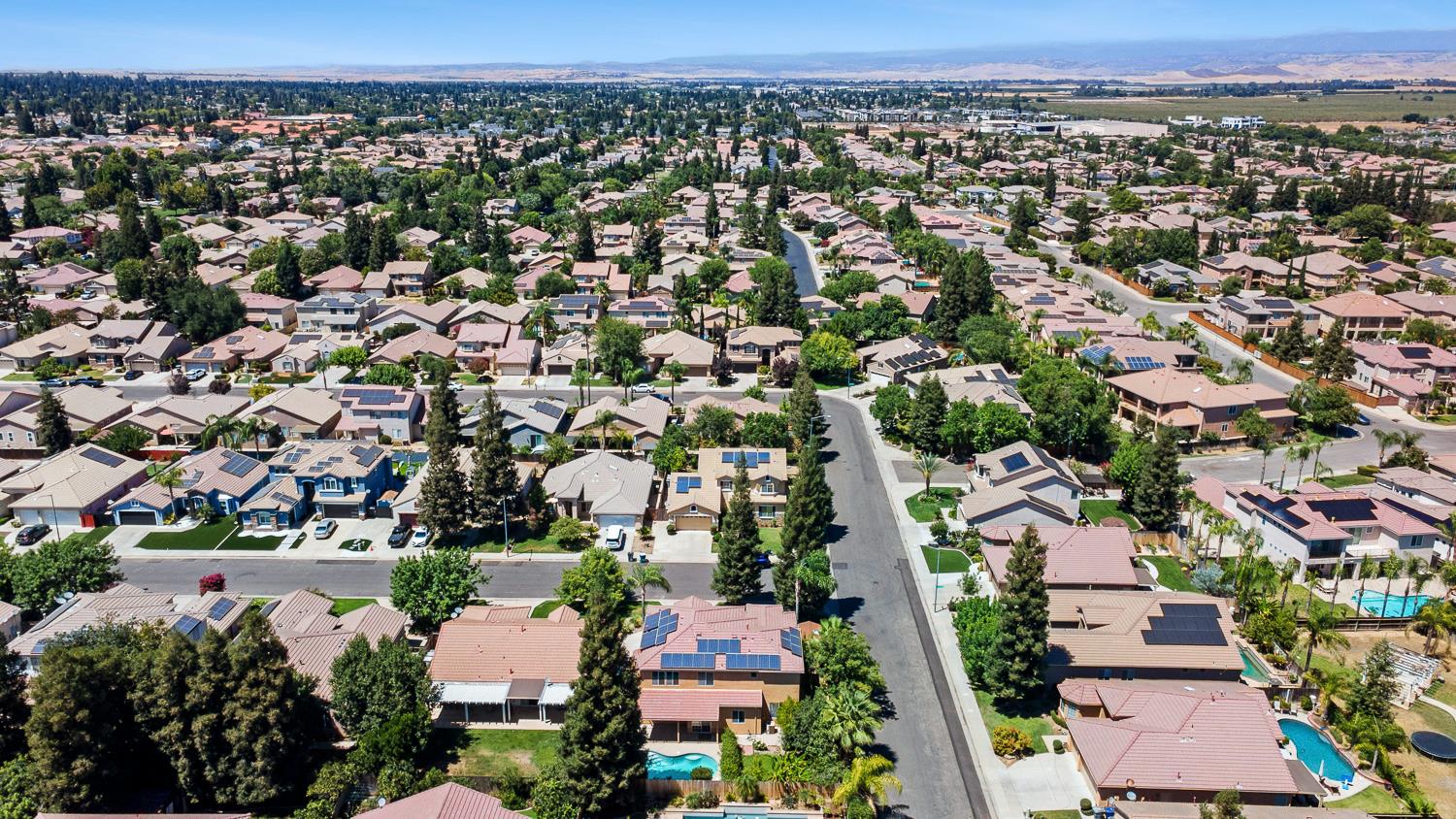 2707 E Omaha Ave, Fresno, CA 93720