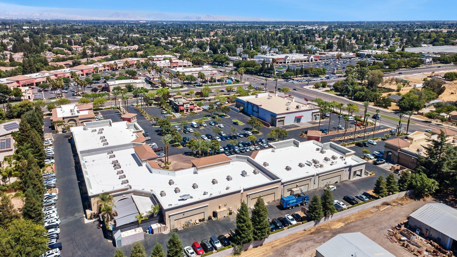 2707 E Omaha Ave, Fresno, CA 93720