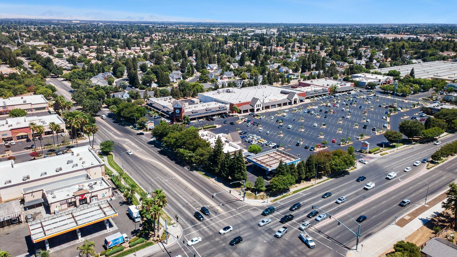 2707 E Omaha Ave, Fresno, CA 93720