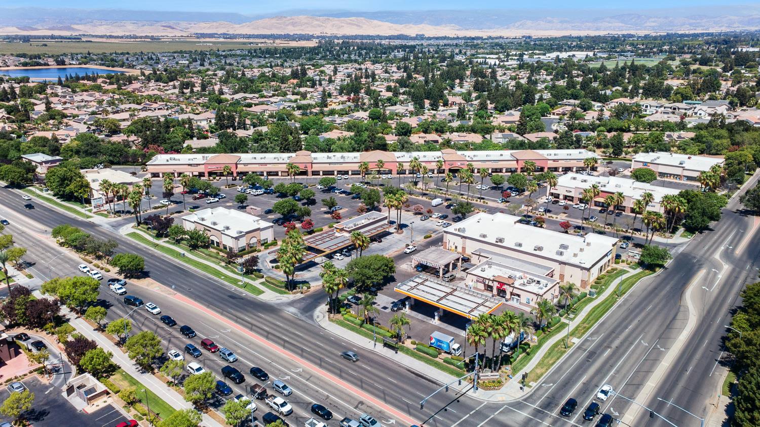 2707 E Omaha Ave, Fresno, CA 93720