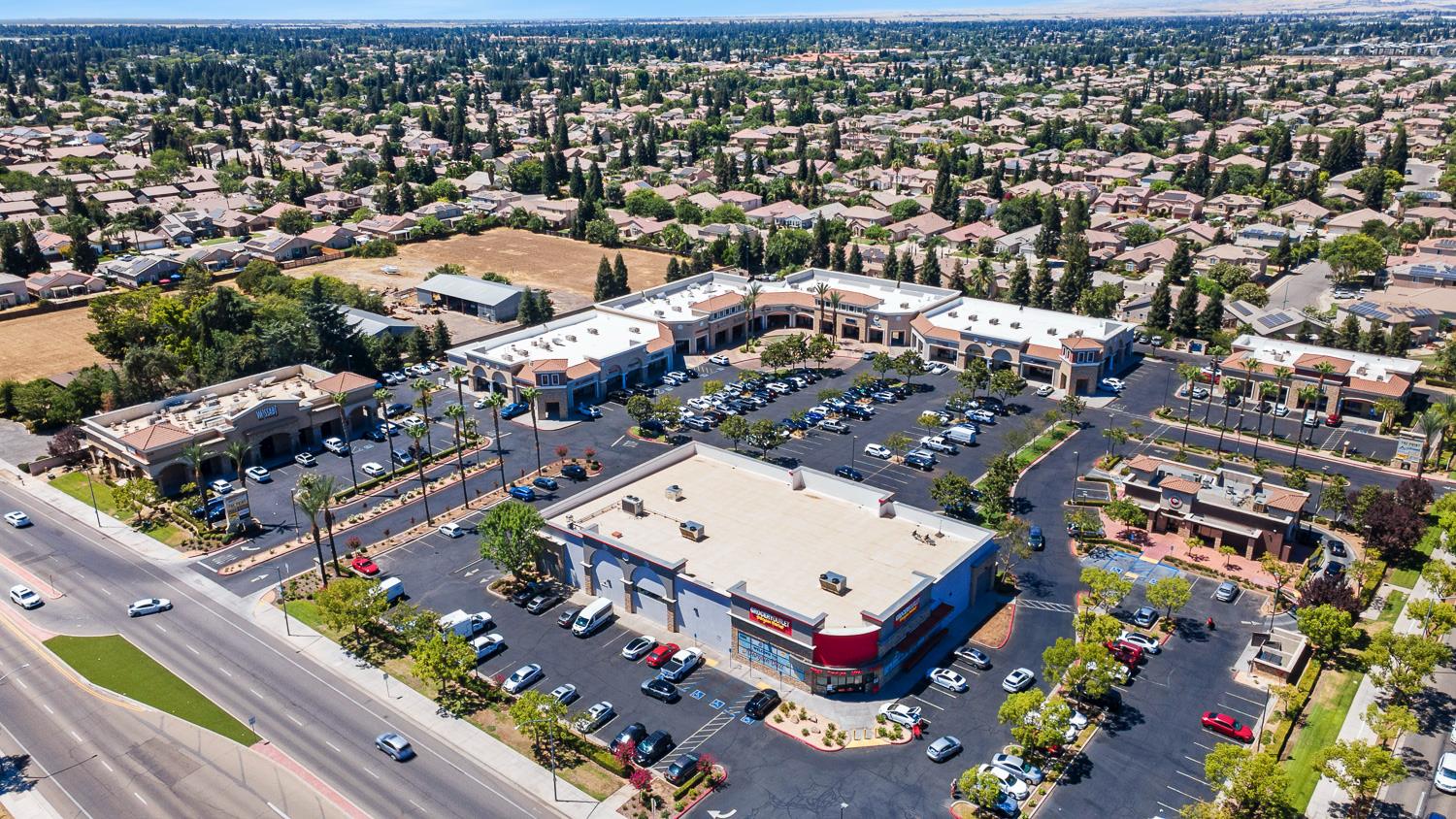 2707 E Omaha Ave, Fresno, CA 93720