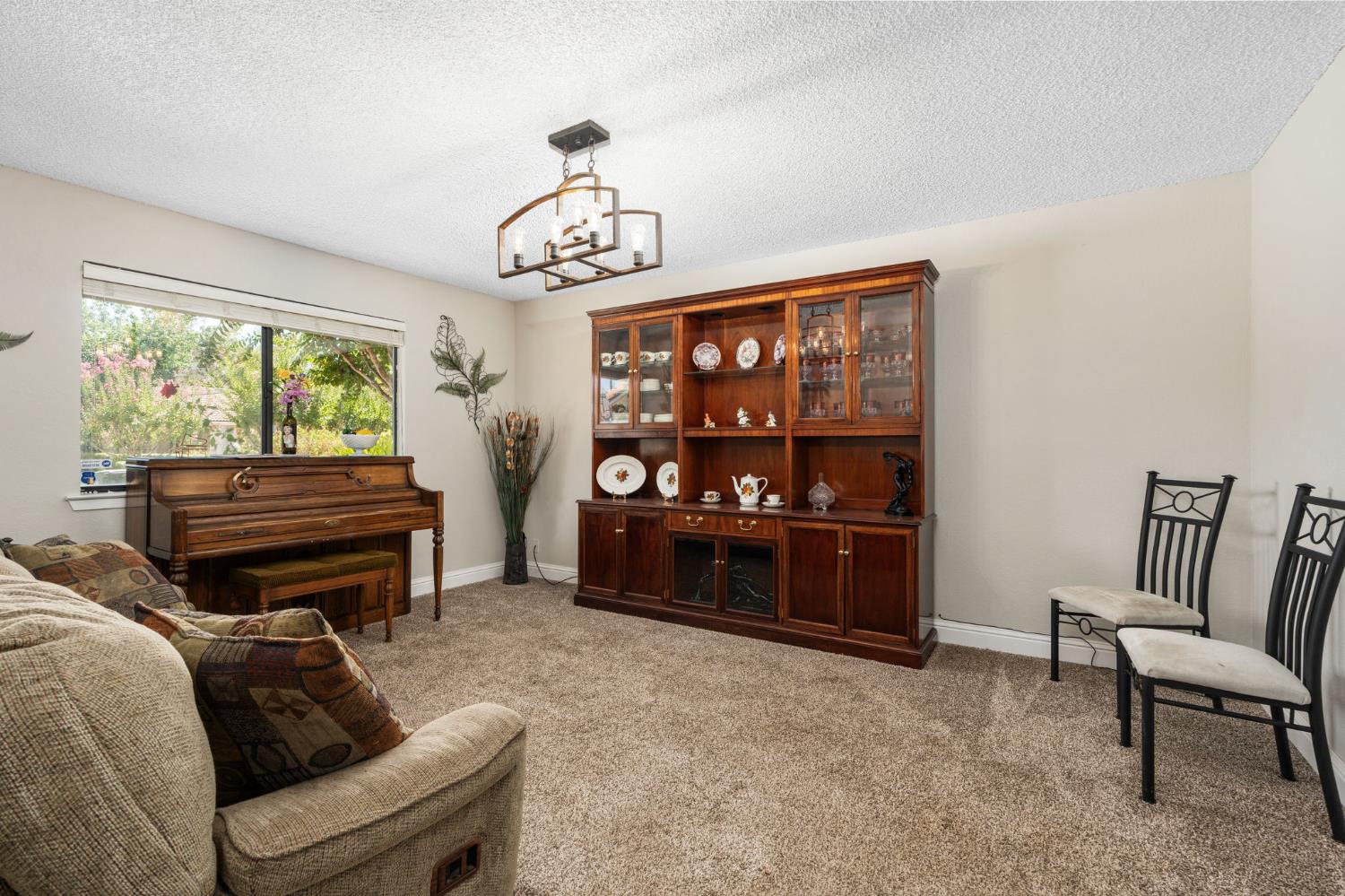2210 E Jon Dr, Fresno, CA 93720