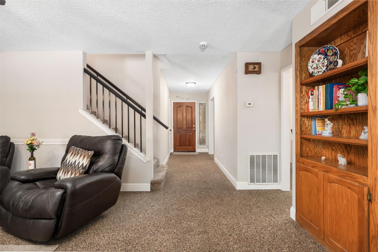 2210 E Jon Dr, Fresno, CA 93720
