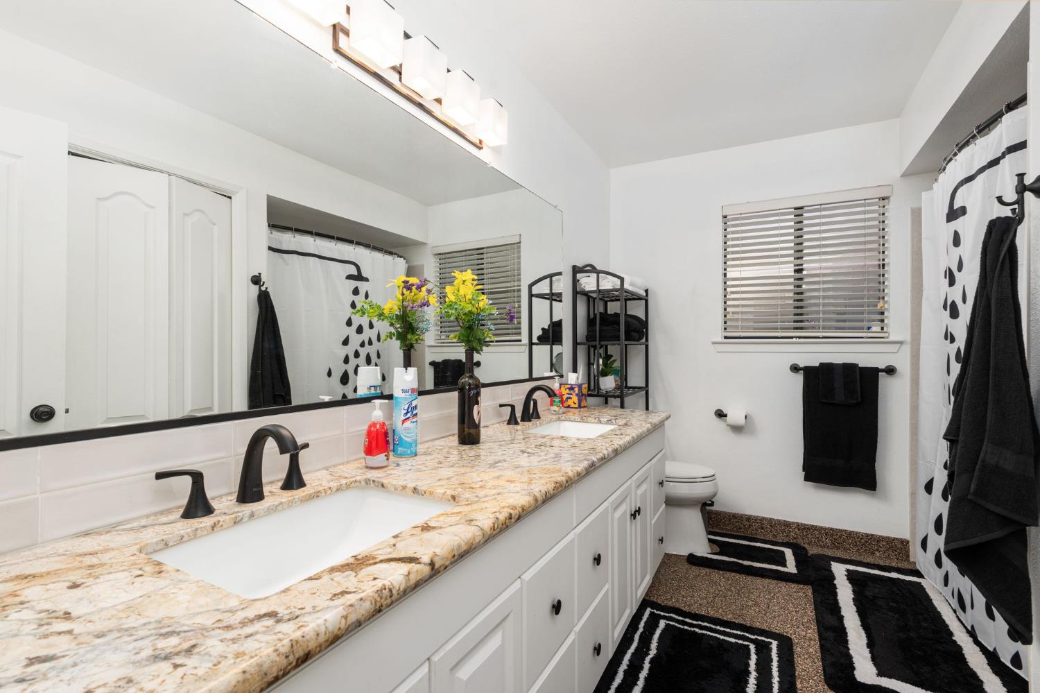 2210 E Jon Dr, Fresno, CA 93720
