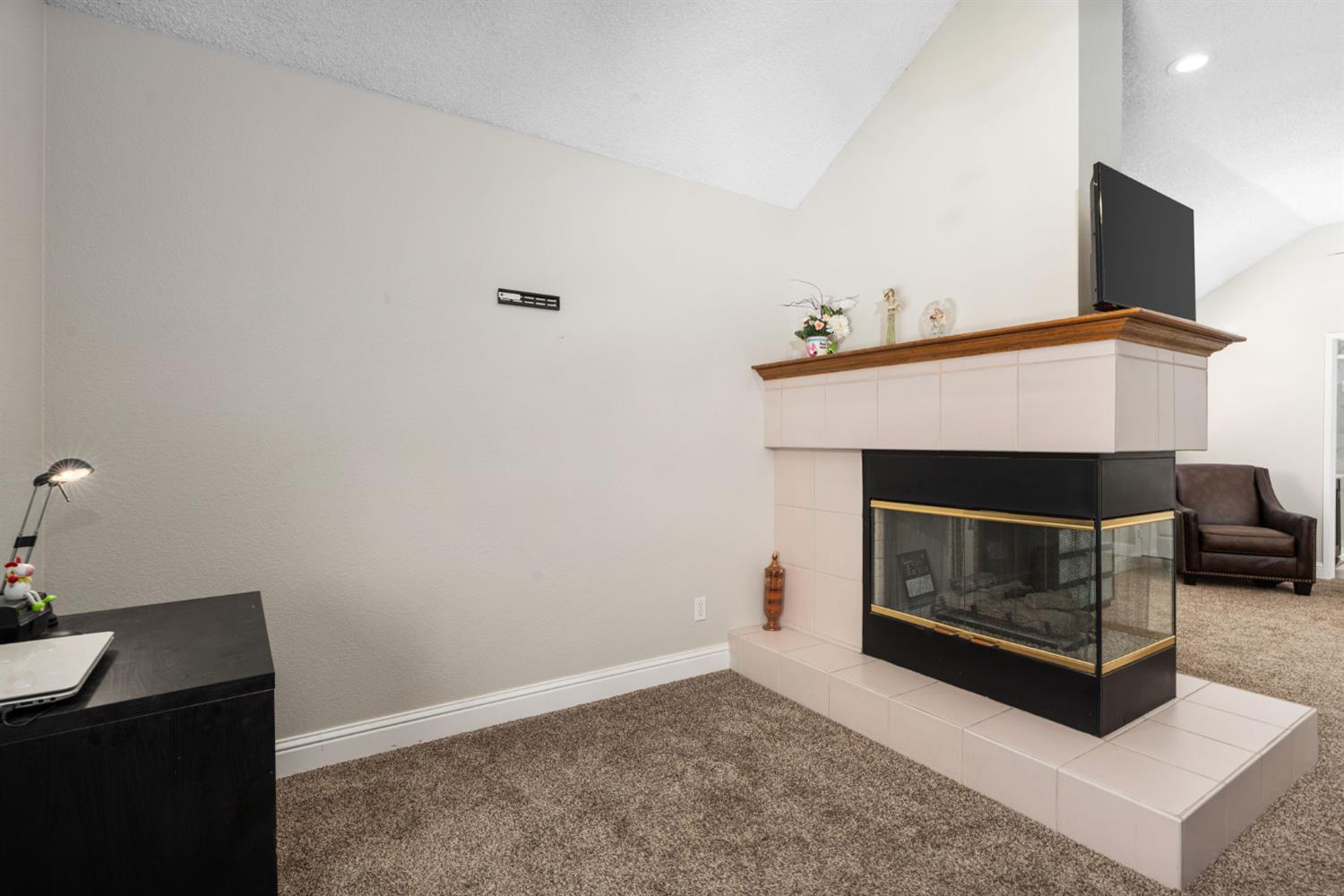 2210 E Jon Dr, Fresno, CA 93720