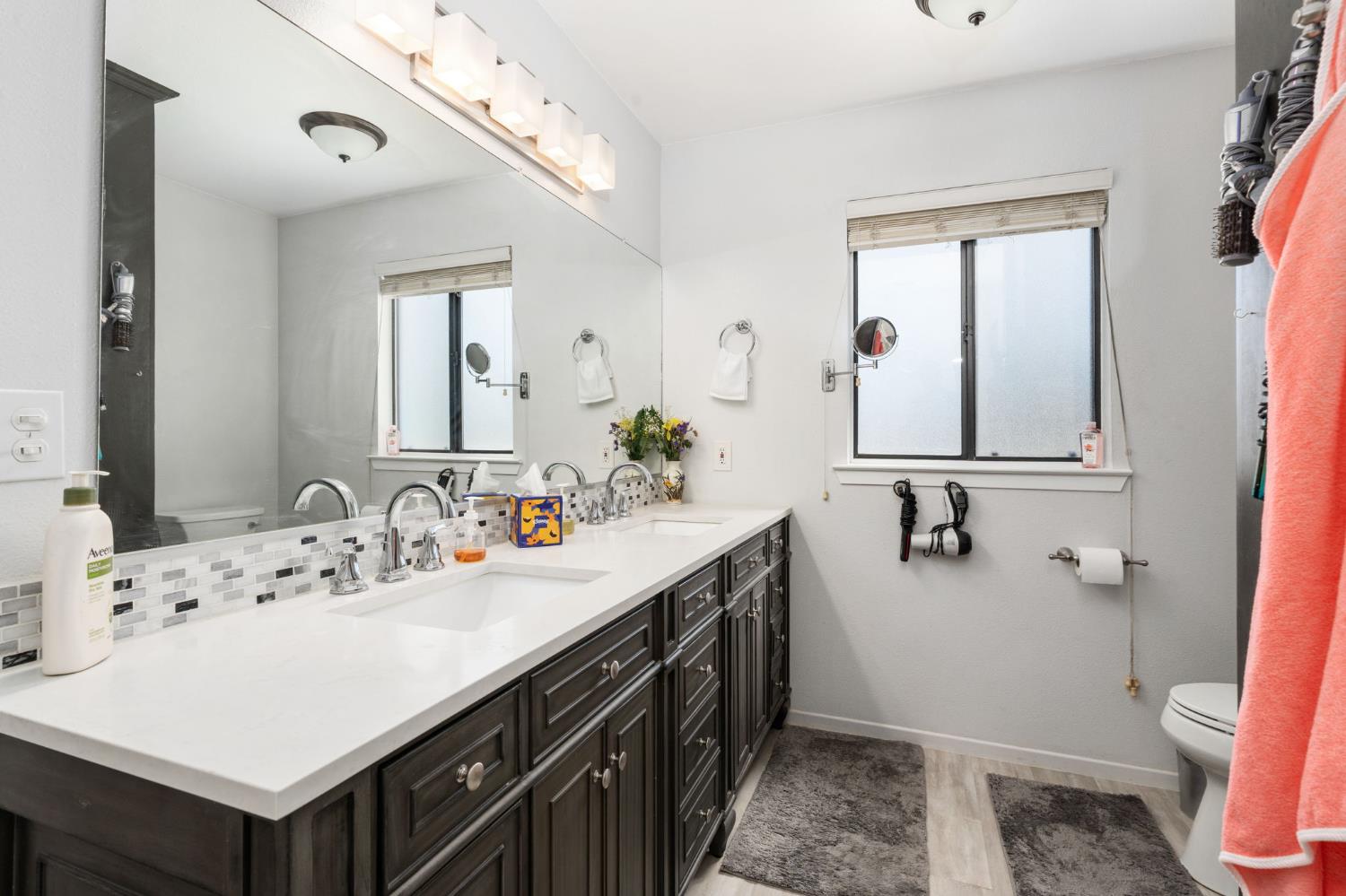 2210 E Jon Dr, Fresno, CA 93720