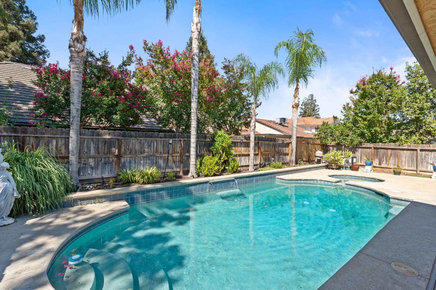 2210 E Jon Dr, Fresno, CA 93720